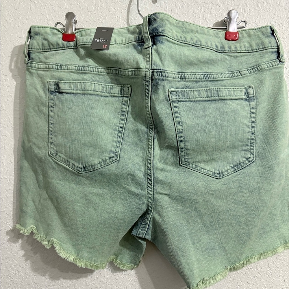 NWT Torrid Mid Rise Midi Short Vintage Stretch Acid Jade 12 - Picture 2 of 6